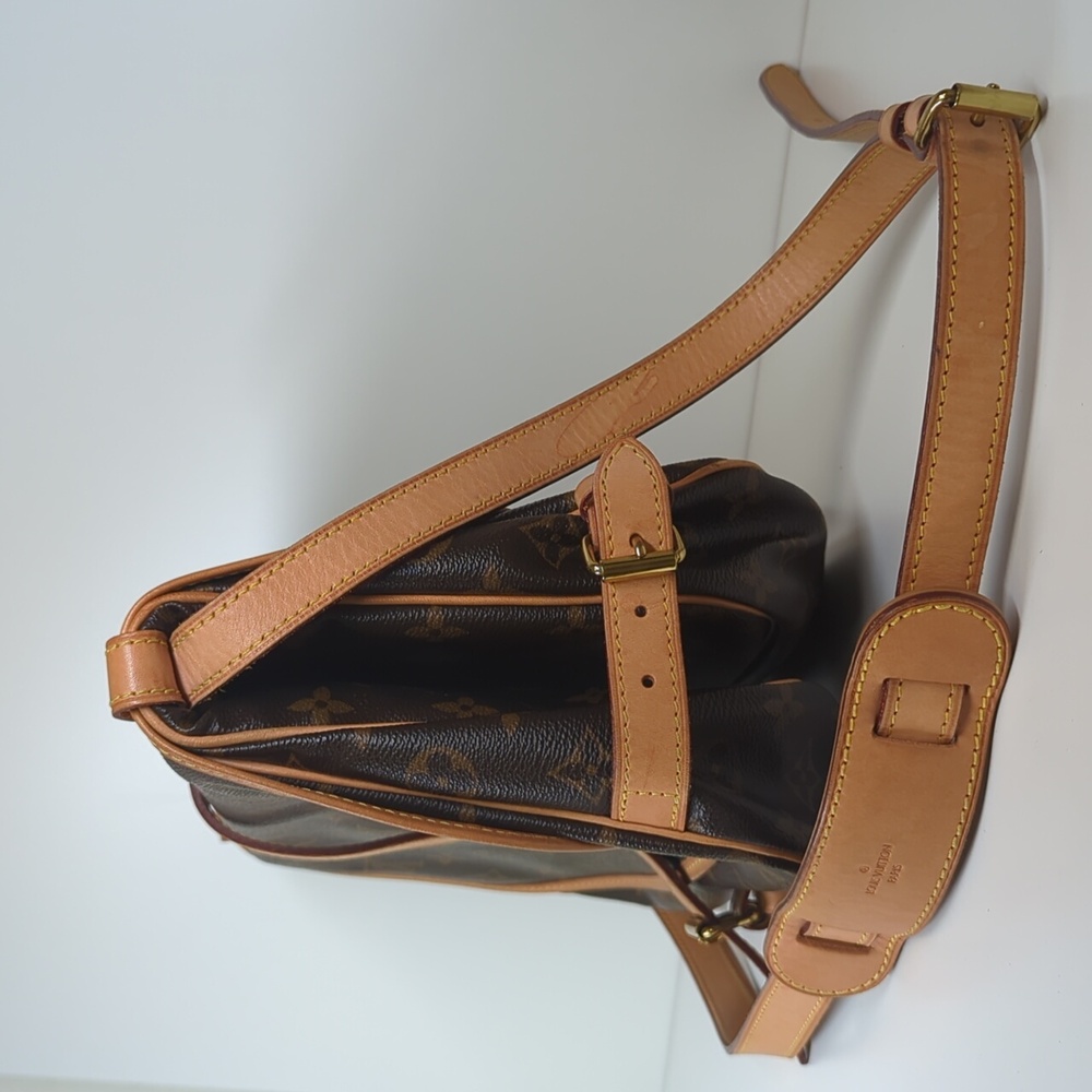 LOUIS VUITTON Monogram Saumur 30  Canvas Crossbody Bag Brown - Picture 7 of 17